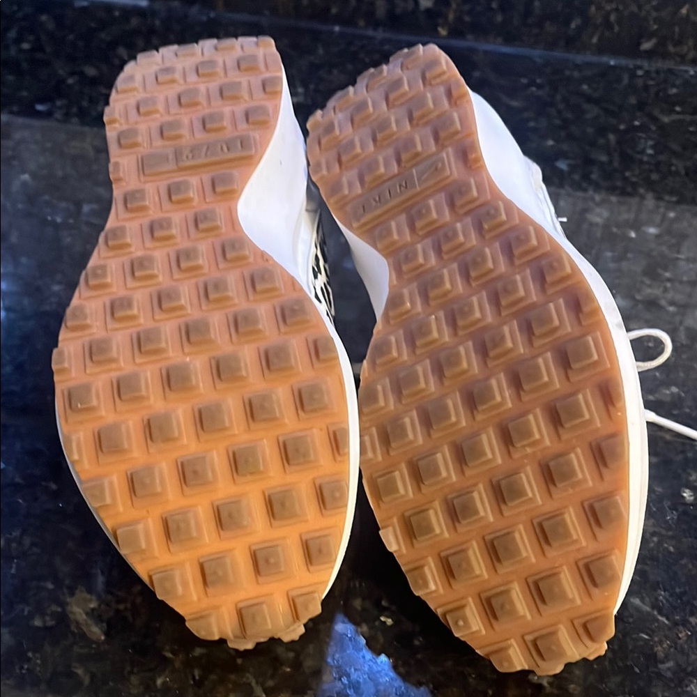 Nike Women's White and Orange Sneakers - Picture 5 of 6
